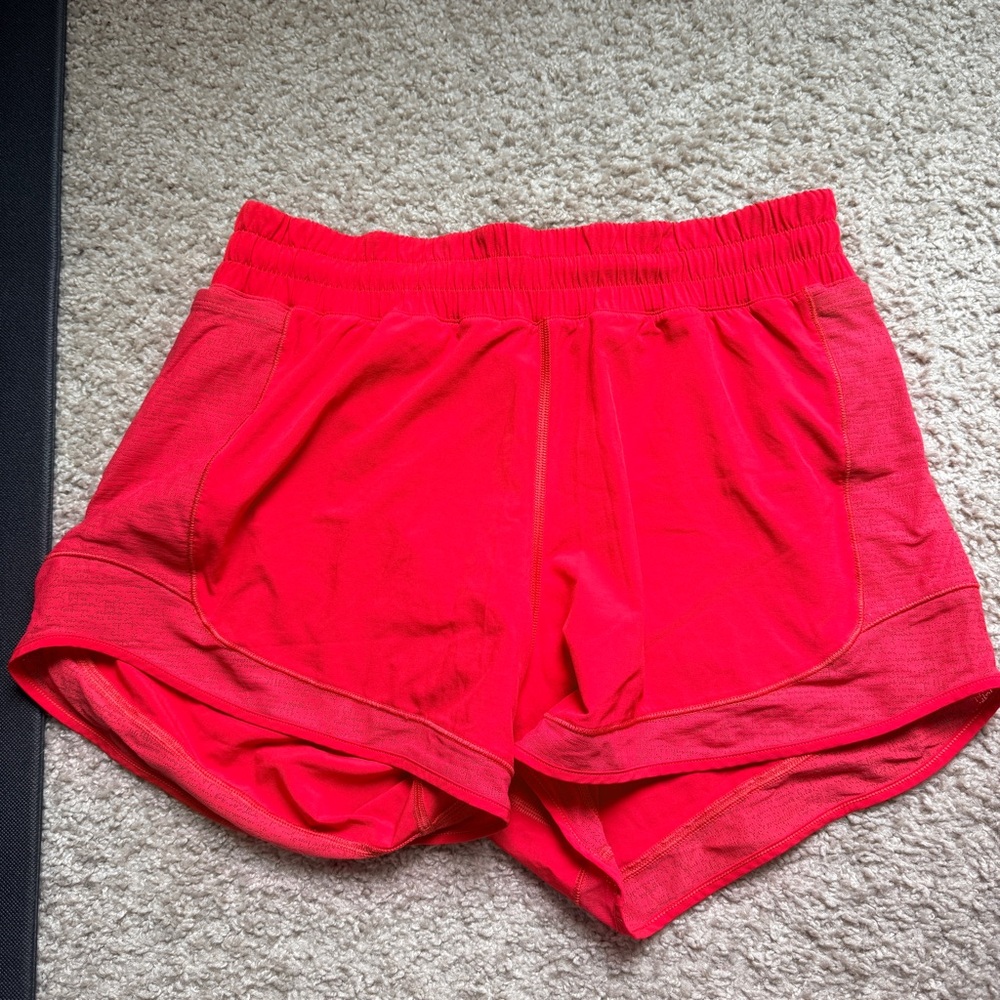 Lululemon Hotty hot shorts with mesh and pockets